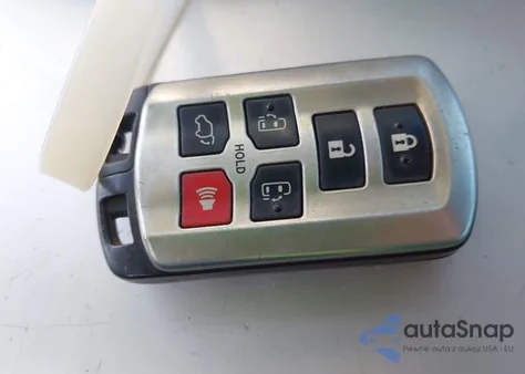 2013 Toyota Sienna Xle V6 8 Passenger z USA, uszkodzony, nr VIN 5TDYK3DC9DS401326